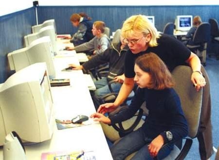 Niższy VAT na Internet miał pomóc ludziom w łatwiejszym dostępie do sieci. Skorzystać miały również szkoły takie jak np. SP nr 5 w Strzemieszycach, gdzie utworzono pracownię komputerową.