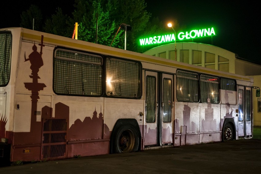 Warszawa Główna. W stolicy zaświecił nowy neon. Dworzec...