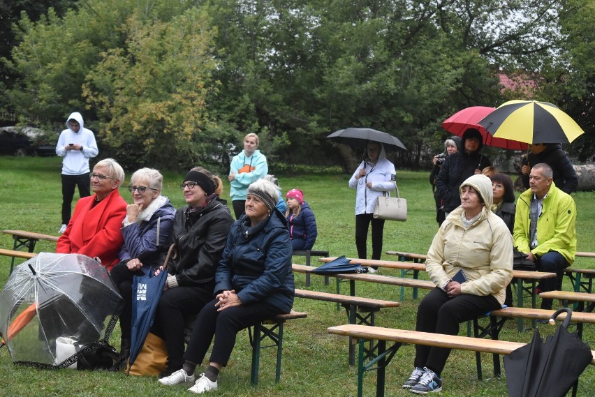 "Pożegnanie jesieni" w żegocińskim pałacu cz. 2