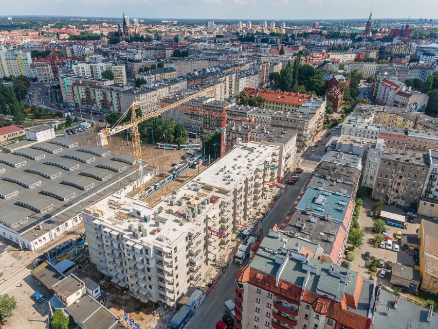 Zobacz, jak zmienia się Wrocław. Oto zdjęcia z budowy domów Nowa Zajezdnia Wrocław na Nadodrzu (MNÓSTWO ZDJĘĆ)