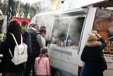 Zlot food trucków na Placu Defilad. Będziemy jeść przez 3 dni i 2 noce!