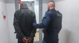 Pruszcz Gdański. 25-latek spanikował na widok patrolu policji. I słusznie: miał przy sobie narkotyki i rok do odsiadki