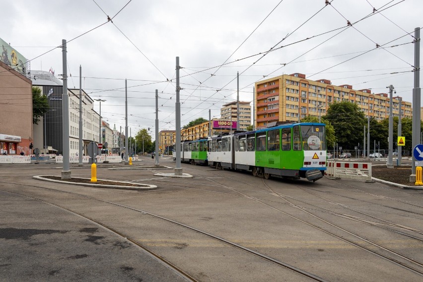 Plac Rodła 28.06.2022: tramwaje już jeżdżą, za chwilę pojadą...