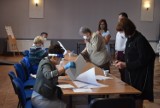 Wybory prezydenckie 2020. Trwa głosowanie w drugiej turze. W gminie Dobrzyca do 12.00 przy urnach wyborczych stawiło się 21,88% mieszkańców