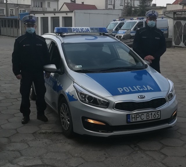 Dla kierowcy interwencja policjantów zakończyła się pouczeniem i bezpieczną eskortą pod szpitalną bramę.