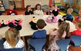 Dzieci z kazimierskiego przedszkola Motylek świętowały Dzień Myszki Miki. Czekała też na nich niespodzianka [ZDJĘCIA]