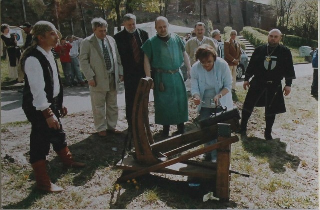 Małgorzata Ostrowska 1 maja 2004 r. podpalała lont, by wystrzał z bombardy rozpoczął piknik europejski.