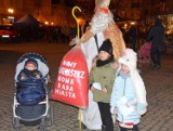 Polityczna walka z dziećmi w tle. Wykorzystali Świętego Mikołaja 