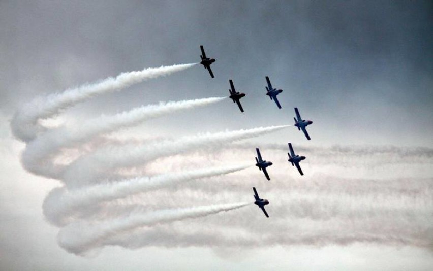 Air Show 2018 w Radomiu. Niezwykłe wyczyny pilotów i liczna publiczność (ZDJĘCIA, WIDEO)