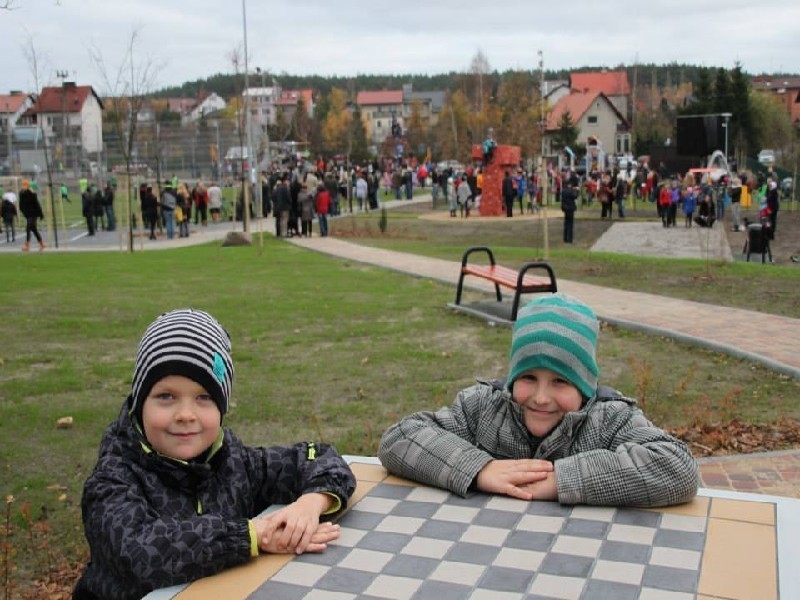 Straszyn. Otwarto park integracji. Aktywny wypoczynek dla całych rodzin