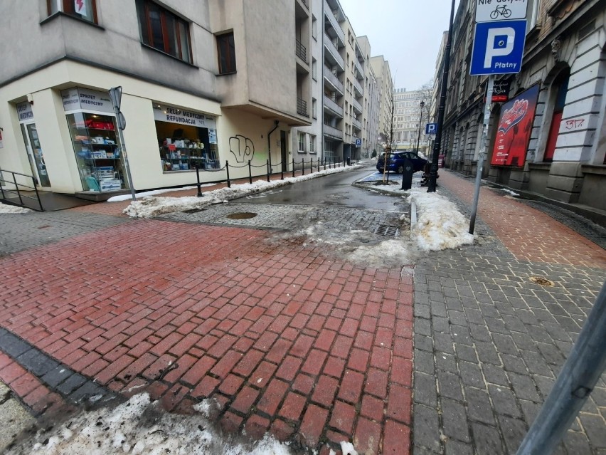 Śródmieście Katowic. MPGK zapowiada akcję wywożenia śniegu z...