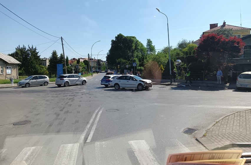 Kolejne zderzenie pojazdów na niebezpiecznym skrzyżowaniu w Jaśle. Są poszkodowani