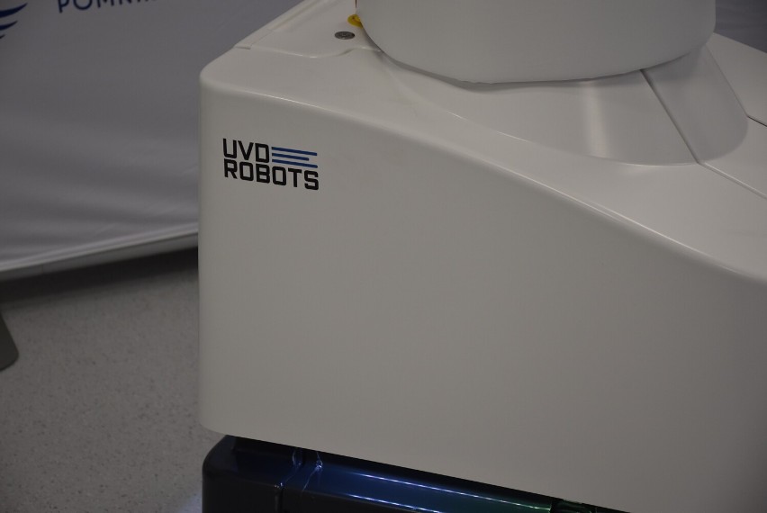 Gniezno. Szpital zaprezentował nowoczesny robot do dezynfekcji i dekontaminacji [FOTO]