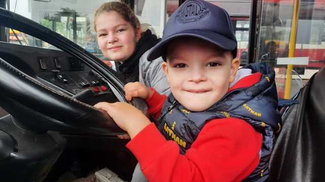 Dzień otwarty w MZK przyciągnął wielu gorzowian. Szczególną frajdę mieli najmłodsi, którzy mogli usiąść za kierownicą autobusu czy sterami tramwaju.