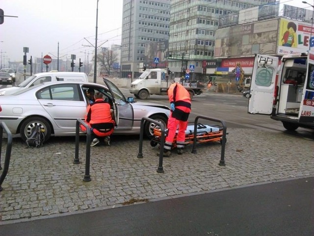 Wypadek na al. Piłsudskiego w Łodzi przy ulicy Sienkiewicza pod Galerią Łódzką