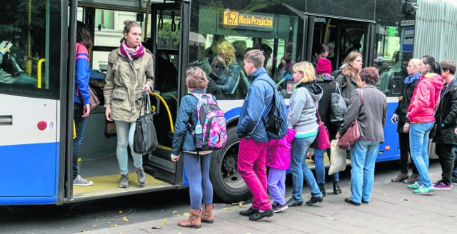 Darmowa komunikacja metropolitalna dla uczniów będzie obowiązywać od 1 września do 31 grudnia tego roku