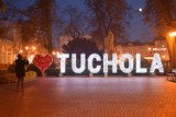 Rozświetlony napis „Tuchola” z serduszkiem coraz bardziej cieszy oko mieszkańców