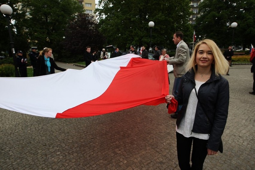 Przeszli ulicami Szczecina z wielką biało-czerwoną flagą [zdjęcia]
