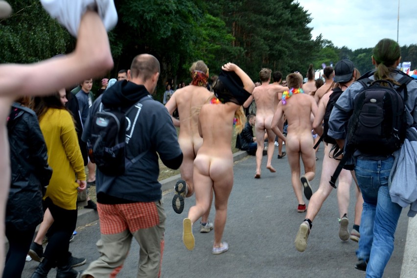 Przystanek Woodstock 2015. Biegają bez ubrań, zapuszczają brody i świetnie się przy tym bawią!