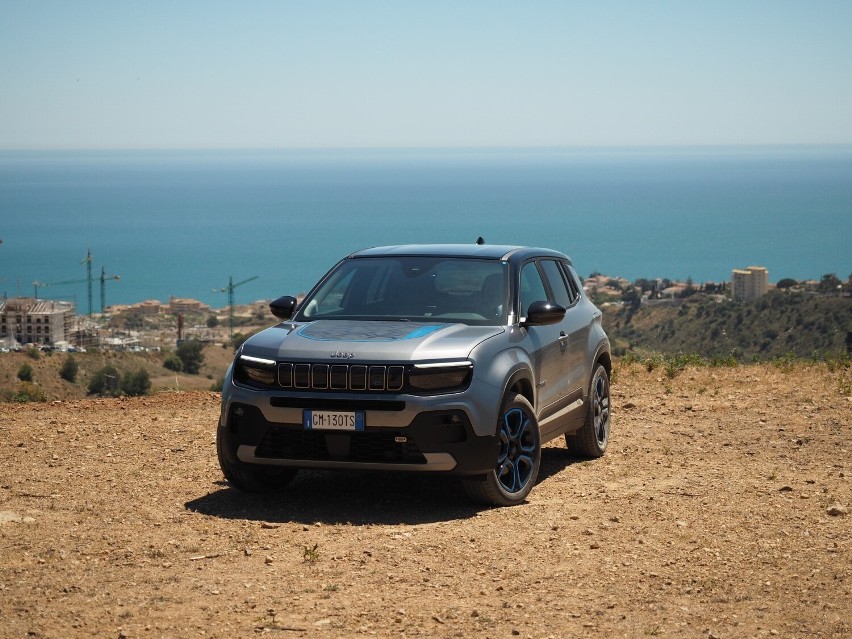 Jeep Avenger. Pierwsza jazda wersją elektryczną z Polski. Wrażenia, ceny, wyposażenie, dane techniczne