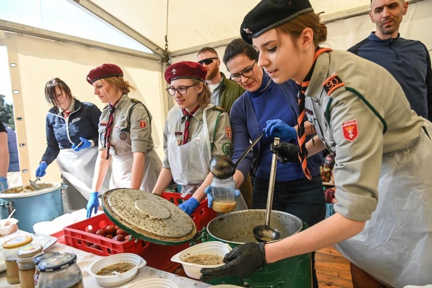 Gdańskie śniadanie wielkanocne dla ubogich i bezdomnych na...