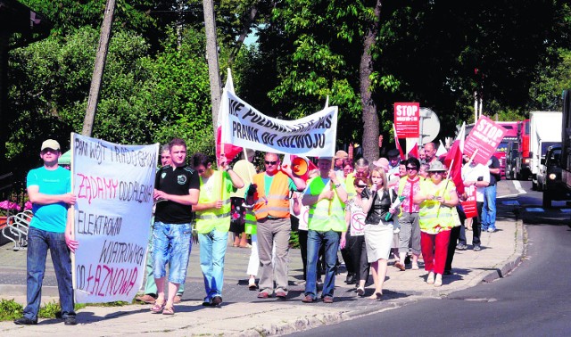 Mieszańcy Łaznowa i sąsiednich wiosek protestowali w niedzielę i we wtorek tuż przed sesją rady gminy