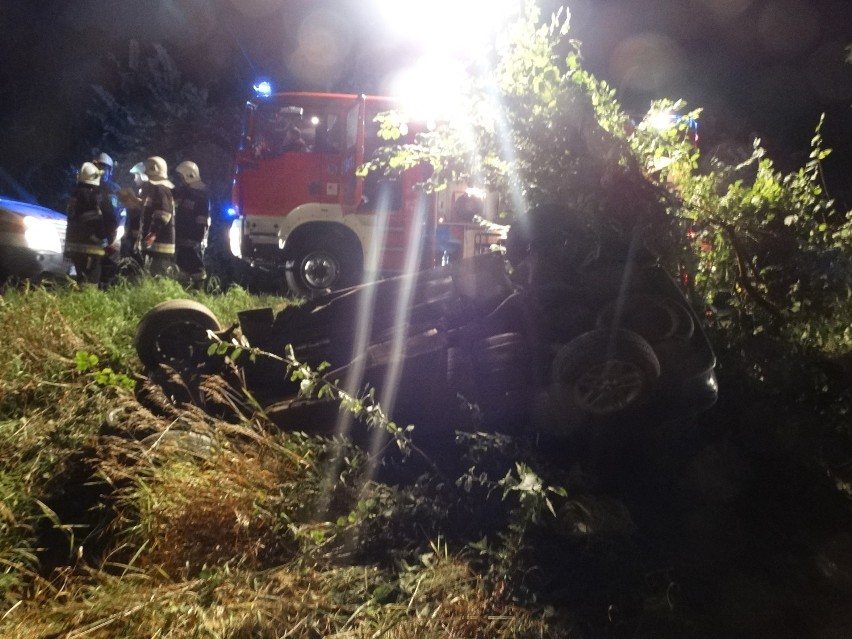 Chraplewo: BMW uderzyło w drzewo
