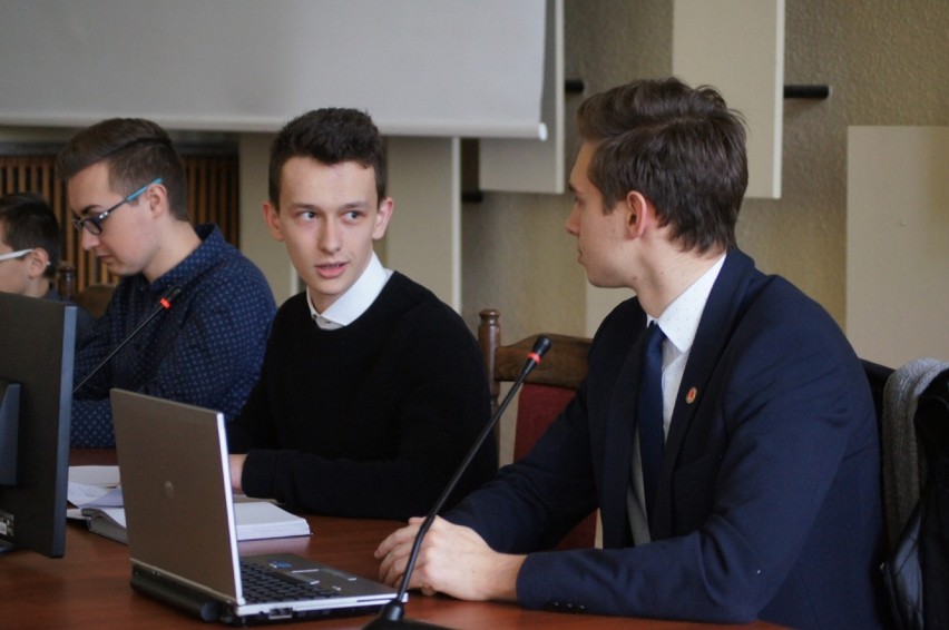 Radomsko: Młodzieżowa Rada chce wpływać na życie miasta. Będzie ankieta ws. Dni Radomska