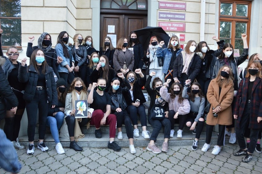 Protest przeciwników zaostrzenia ustawy aborcyjnej w Łowiczu [ZDJĘCIA]