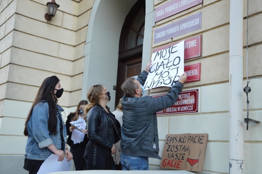 Protest przeciwników zaostrzenia ustawy aborcyjnej w Łowiczu [ZDJĘCIA]