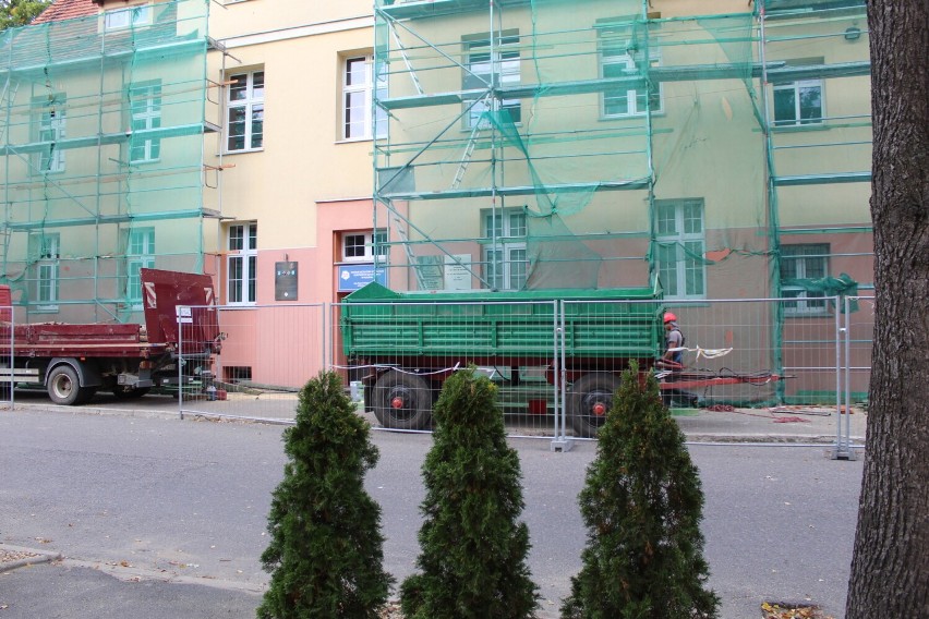 Rozpoczął się remont dachu budynku administracyjnego w Centrum Kształcenia i Wychowania OHP  w Pleszewie
