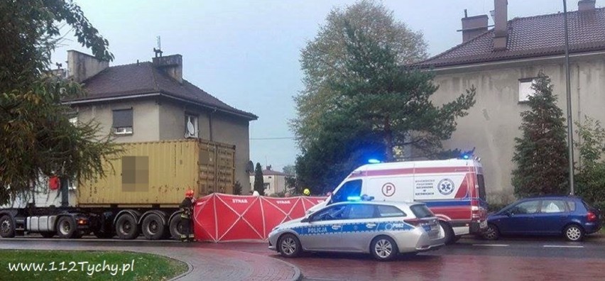Śmiertelny wypadek rowerzysty w Lędzinach (fot. 112tychy.pl...
