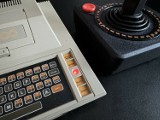 Test Atari The 400 Mini. Czy warto kupić i dla kogo jest konsolka retro?