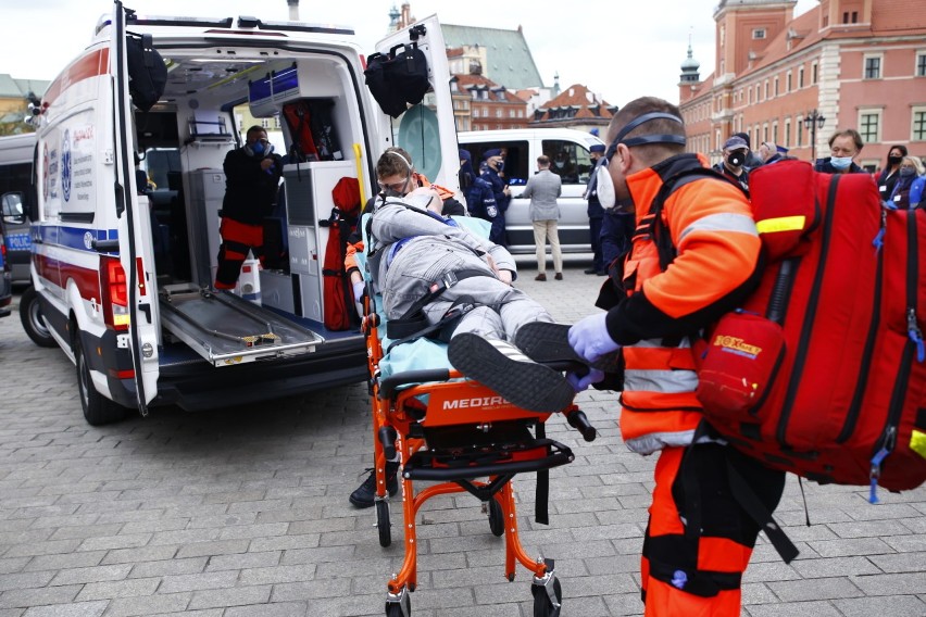 Strajk Przedsiębiorców, Warszawa 16 maja. Starcia z policją na placu Zamkowym, gaz łzawiący i uczestnicy na noszach