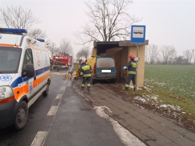 Czarny Sad: zderzenie z przystankiem autobusowym