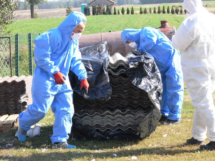 Starostwo rozpoczęło 12. edycję „Programu usuwania azbestu.”  Z terenu powiatu zniknie w tym roku kolejne tysiąc ton szkodliwego materiału.