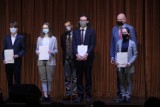 Toruń: Prezydent nagrodził najlepszych uczniów! Publikujemy listę nagrodzonych
