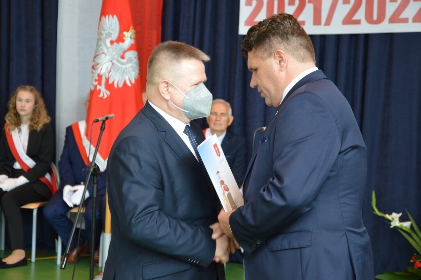 Janusz Jasiński utrzymał kierownicze stanowisko w SP w Masłowicach