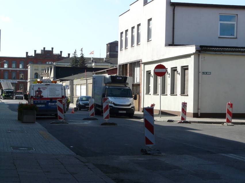 Ulica Piłsudskiego w Pabianicach już z asfaltem ZDJĘCIA