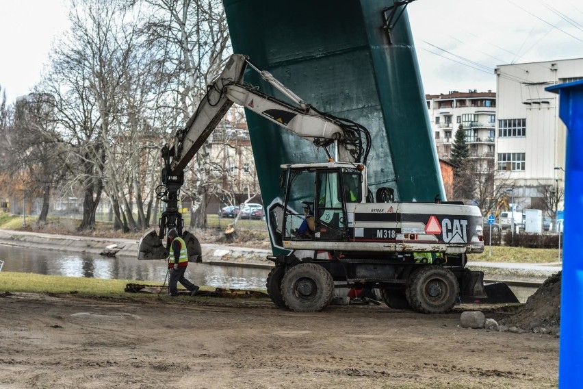 Pod Mostem Uniwersyteckim na Trasie Uniwersyteckiej w...