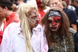 Marsz Żywych Trupów 2018. Zombie po raz ostatni przeszli ulicami Warszawy. Tak wyglądało pożegnanie z tradycją [ZDJĘCIA]
