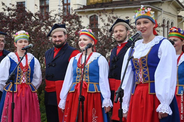 Bydgoski zespół jako jedyny z Polski będzie reprezentować nas na Międzynarodowym Konkursie Tańca w Cheonan. Obok nich wystąpią zespoły z  Malezji, Słowacji, Kostaryki, Litwy,  Tahiti, Kosowa, Ekwadoru, Filipin i Brazylii.