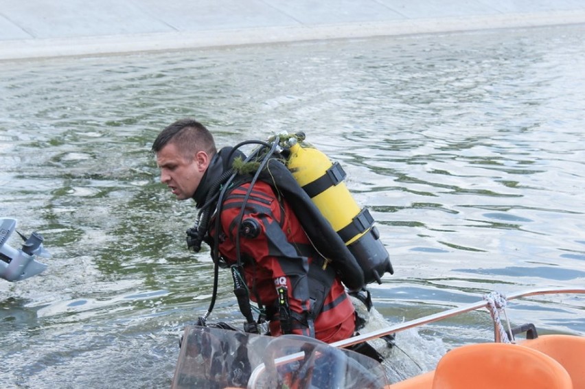 W Gołuchowie strażacy oraz ratownicy szkolili się z ratownictwa wodnego