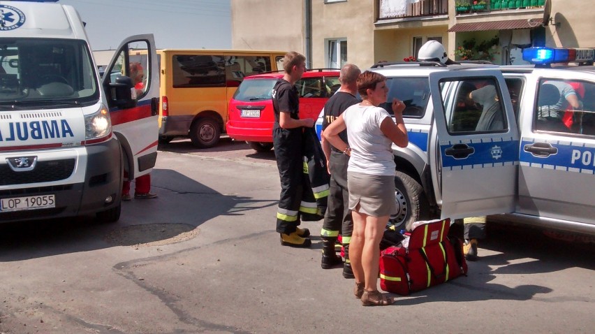 Strażacy z Opola Lubelskiego gasili pożar, który wybuchł w...