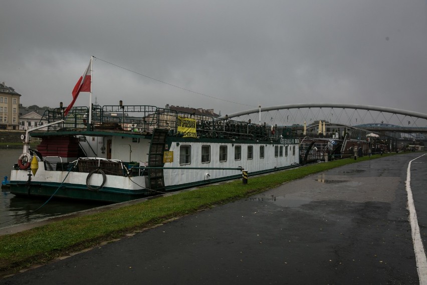 Barka może zacumować w okolicach mostu Kotlarskiego