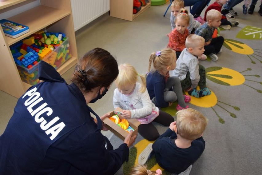 Przedszkole w Leśniewie: lekcje o bezpieczeństwie z policjantami
