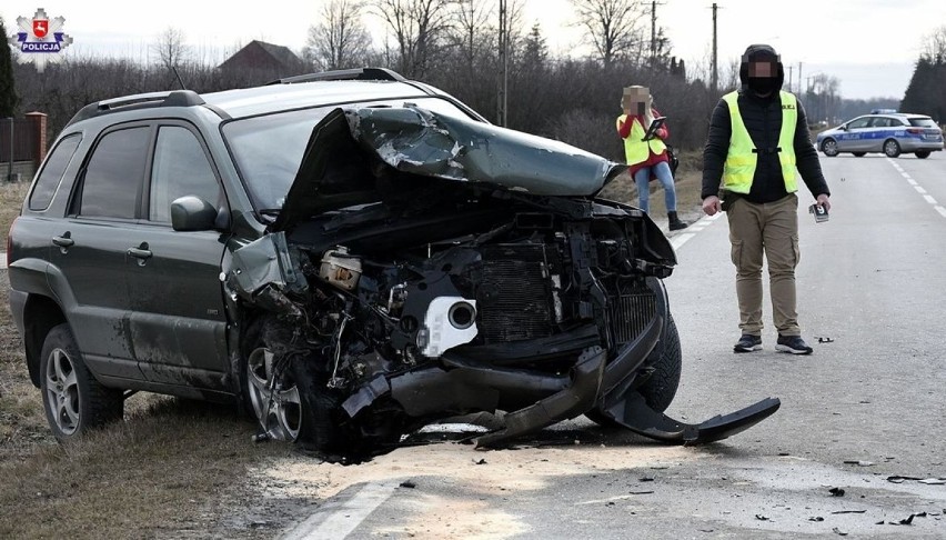 Tragiczny wypadek w powiecie kraśnickim. Jedna osoba nie żyje, a druga jest ranna