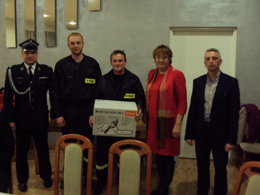 Strażacy ochotnicy z gminy Lisków otrzymali sprzęt ratowniczy. ZDJĘCIA