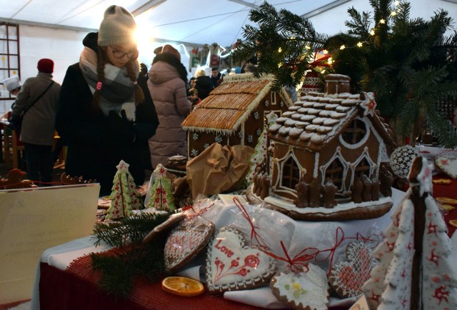 Fabrykę Piernika urządzono w specjalnym namiocie, ustawionym na głównym placu Krosna.