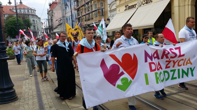 W tę niedzielę (10 czerwca) w Bydgoszczy odbyła się VII edycja Festiwalu Nowe Spojrzenie. To wydarzenie kulturalne o ogólnopolskim zasięgu: jego pierwsza edycja w czerwcu 2012 zgromadziła w Bydgoszczy 9 tysięcy uczestników z całego kraju. W ramach festiwalu ulicami Bydgoszczy przeszedł Marsz dla Życia i Rodziny.

Zobacz także! Terenowa Masakra po raz szósty w Bydgoszczy. Co to jest za bieg! [zdjęcia]

Marsz miał metę przy Bazylice pw. św. Wincentego a'Paulo w Bydgoszczy, gdzie odbył się piknik dla uczestników marszu.

Zaplanowano także występy muzyczne (Pro Dei, TATO, Myslovitz oraz Krzysztof Cugowski), Gospelowe Warsztaty Uwielbienia. Chętni mogli wejść na kopułę bazyliki. Zobaczcie zdjęcia.


Pogoda na dzień (10.06. 2018)/Kujawsko-Pomorskie
Źródło:TVN Meteo

